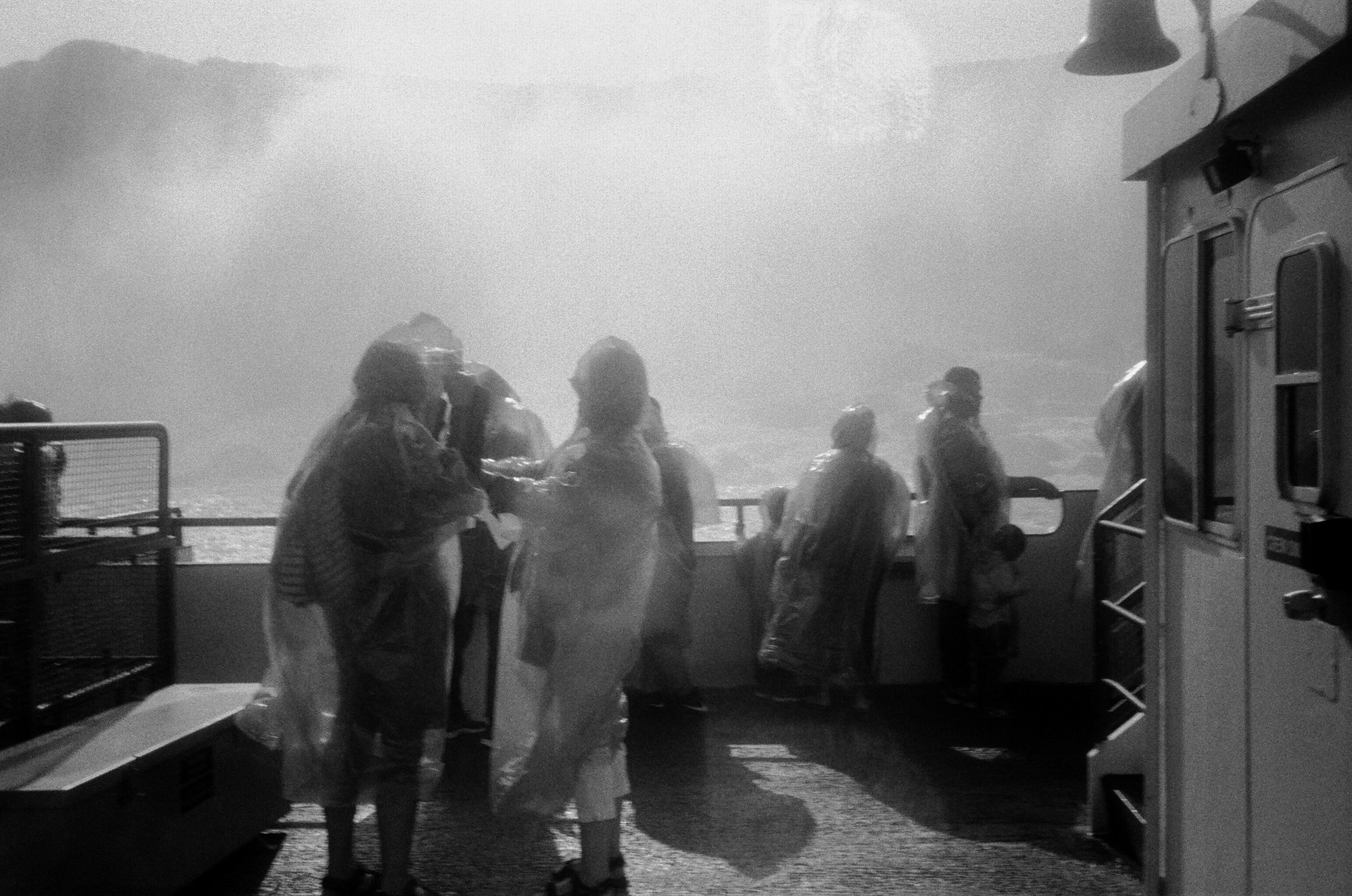 misty photos at niagara falls