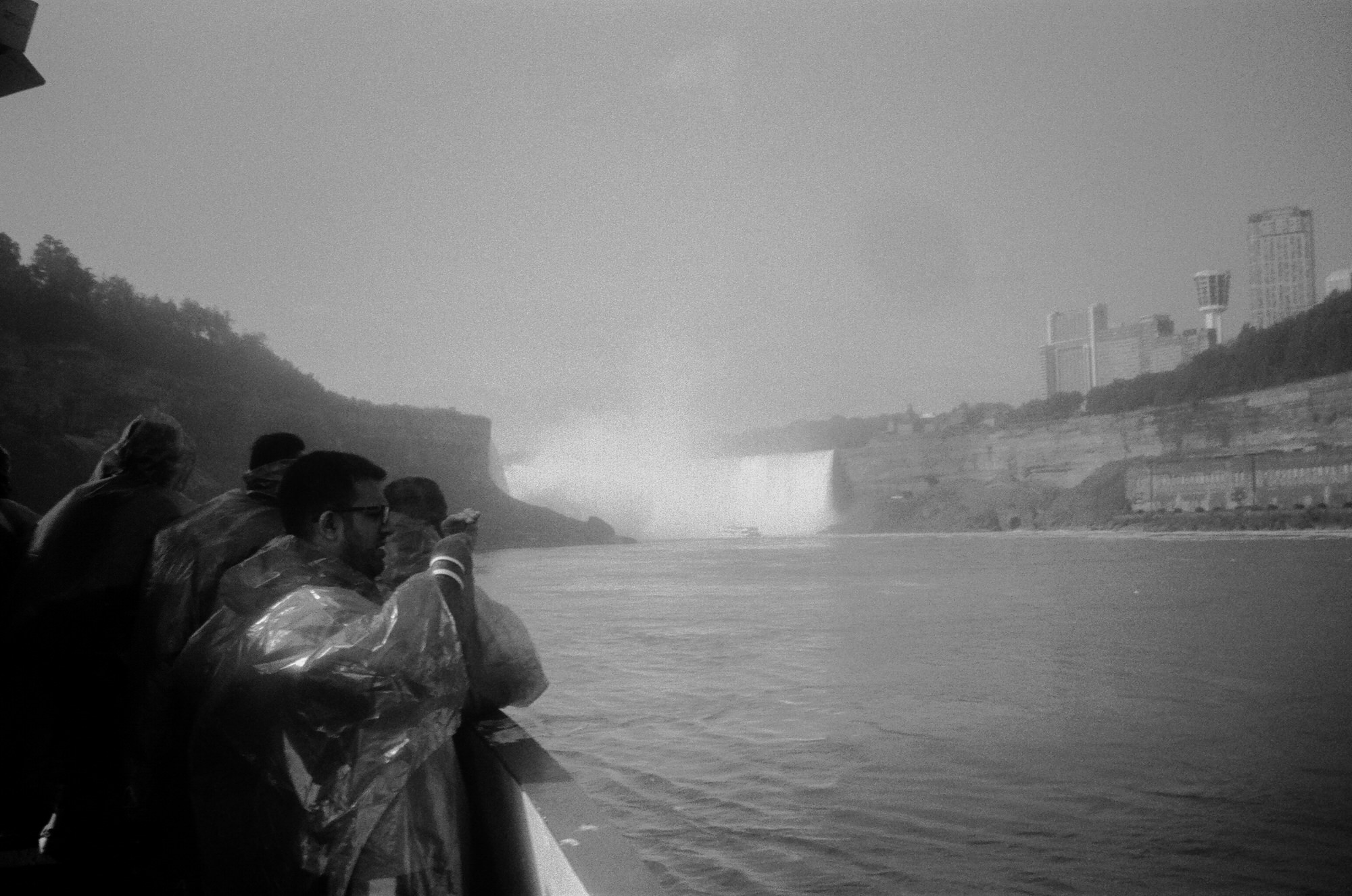 tour of niagara falls on the maiden of the mist
